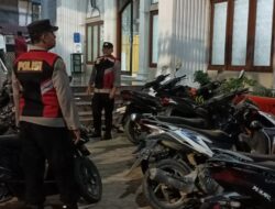 Personel Polsek Kuala Simpang Laksanakan Pengamanan Berikan rasa aman Pada Saat Sholat Tarawih,