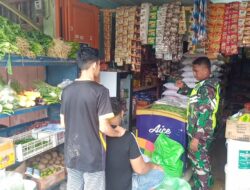 Babinsa Koramil 08/Rtu Rutin Cek Harga Sembako Di Pasar Tradisional