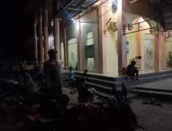 Berikan rasa aman Pada Saat Sholat Tarawih, Personel Polsek Simpang Kiri Laksanakan Pengamanan di Masjid Masjid