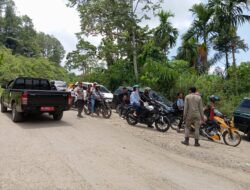 Jaga Ketertiban, Polisi Lakukan pengaturan Arus lalu lintas dan Himbauan di pos Pantau Wisata Gunung Salak