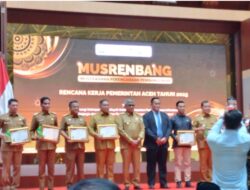 PJ bupati Asra Terima anugrah perencanaan madjid Ibrahim