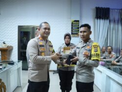 Kapolres Lhokseumawe Serahkan HP Motorola LEX 11 untuk Dukung Tugas Bhabinkamtibmas