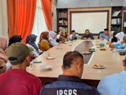 Puluhan Tenaga Honorer RSUD ATAM Mengadu ke DPRK, Abi : Kalau Ngak Dibutuhkan P3K Untuk Apa Mereka Dipekerjakan Selama Ini … !!!