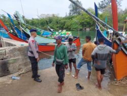 Polisi Perairan Imbau Nelayan dan Warga Pesisir Jaga Kebersihan Pantai