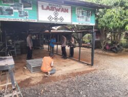 Personel Polsek Karang Baru Sambang Warga Sampaikan Himbauan Kamtibmas