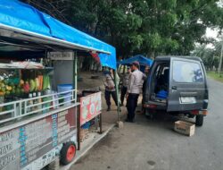 Personel Polsek Karang Baru Sambang Warga Sampaikan Himbauan Kamtibmas