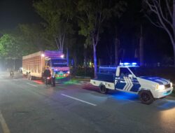 Satlantas Polres Aceh Tamiang Berikan Teguran dan Himbauan Kepada Para Supir Truck Yang Parkir di Badan Jalan