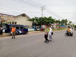 Polsek Blang Mangat Gelar Strong Point di Jalan Raya Medan-Banda Aceh untuk Kelancaran Lalu Lintas