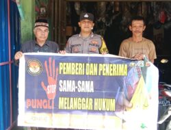 Personel Polsek Seruway Sosialisasikan Saber Pungli Kepada Masyarakat