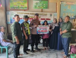 Pastikan Penyaluran BLT Aman dan Tertib, Personel Bhabinkamtibmas Lakukan Pengamanan