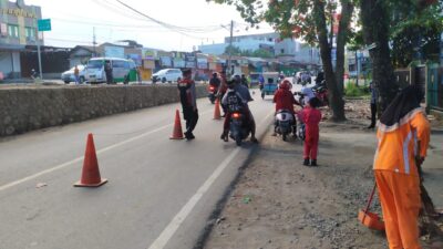 Antisipasi Kecelakaan, Personel Polsek Kuala Simpang Lakukan  Gatur Lalin di Jam Masukan Anak Sekolah