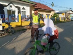 Antisipasi Kecelakaan, Personel Polsek Tamiang Hulu Lakukan  Gatur Lalin di Jam Masukan Anak Sekolah