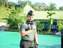 Usai Upacara Bendera, Dandim 0117/Aceh Tamiang Berikan Jam Komandan Kepada Anggota