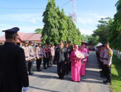 Tradisi Gerbang Pora Hiasi Upacara Pelepasan Purna Bakti Personel Polres Aceh Tamiang