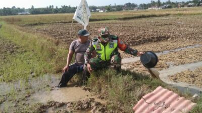 Melalui Komsos, Babinsa koramil 02/Karang Baru Berikan Motivasi Kepada Petani