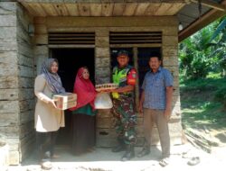 Saling Berbagi, Babinsa Berikan Bantuan Sembako Kepada Warga Kurang Mampu