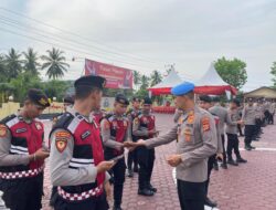 Antisipasi Judi Online, Usai Apel Pagi Plt. Kasi Propam Polres Aceh Timur Mendadak Cek HP Anggota