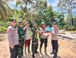 Kapolsek Indra Makmu Serahkan Bantuan Kepada Warga Korban Kebakaran
