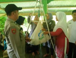 Peduli Stunting, Anggota Polsek Simpang Jernih Pantau Giat Posyandu