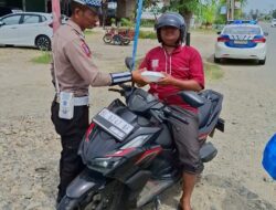 Satlantas Polres Pidie Jaya Gelar Jumat Berkah dan Sosialisasi UU Lalu Lintas dalam Operasi Patuh Seulawah 2024