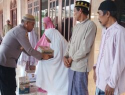 Jum’at Berkah” Polsek Kuala Simpang Salurkan Bantuan Sembako Bagi Warganya Yang Membutuhkan