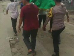 Wujud Kepedulian Polri, Bhabinkamtibmas Polsek Kuala Simpang  Turut Antar Jenazah Ke Pemakaman