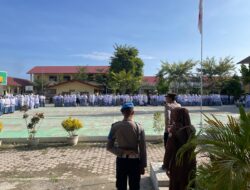 Kapolsek Meureudu Pimpin Upacara Hari Senin di SMA Negeri 1 Meureudu