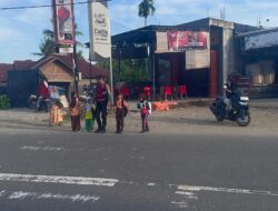 Optimalisasi Strong Point: Satsamapta dan Polsek Polres Pidie Jaya Jamin Kelancaran Lalu Lintas Anak Sekolah