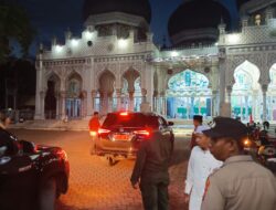 Personel Polsek Dewantara Pengamanan Maulid Nabi Muhammad SAW di Mesjid Besar Bujang Salim