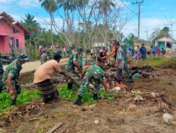 TNI – Polri Bersama Masyarakat Gotong Royong Pasca Abrasi Laut Di Seunudon.