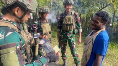 Titik Kuat Titigi Satgas Yonif 509 Kostrad Laksanakan Patroli Keamanan dan Sosialisasi di Kampung Titigi, Intan Jaya