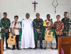 Bahagia Ibadah Minggu Bersama TNI, Jamaah Gereja Terima Dukungan Sarana Ibadah Dari Satgas Yonif 503 Kostrad