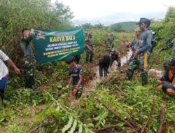 Dansatgas Pamtas Yonarmed 11 Kostrad Pimpin Karya Bakti di Desa Sekaduyan Taka
