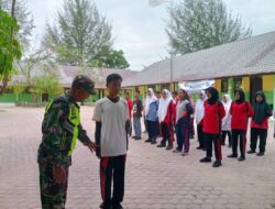 Babinsa Melatih PBB di SMAN 2 Bukit Rata