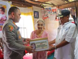 Kapolres Aceh Tamiang Kunjungi Dua Orang Warga Yang Membutuhkan Uluran Tangan