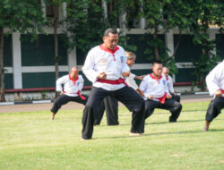 Pangkostrad Latihan Bela Diri Pencak Silat Merpati Putih di Makostrad