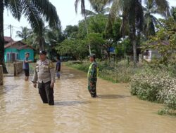 Intensitas hujan Tinggi, Kapolsek Kejuruan Muda Cek Desa Yang Terendam Banjir