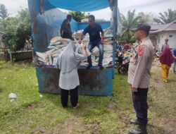 Polsek Simpang Kiri  Monitoring Dan lakukan Pengamanan Penyaluran Bantuan Beras Triwulan III Tahun 2024