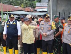 Kapolda Aceh Tinjau Langsung Lokasi Banjir di Tamiang