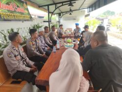 Jum’at Curhat, Kapolsek Karang Baru Dengarkan Curhatan Masyarakat