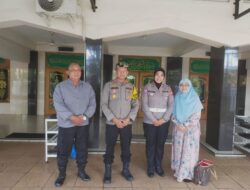Aipda Nia Utami S.pd Ngaji Bareng Dengan Jama’ah Majelis Taklim Hiyatullah Jatiwarna.