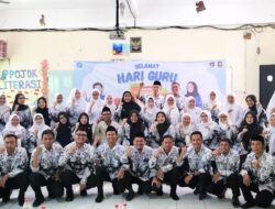 Wali Murid SMA 16 Bekasi Meriahkan HUT PGRI ke-79 Bersama Dewan Guru.