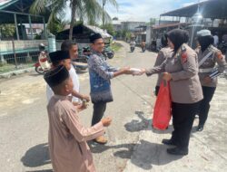 Polwan Polres Pidie Jaya Berbagi Kepedulian di Mesjid Tuha Meureudu: Pengabdian Melalui Program Jum’at Berkah