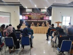 Kapolsek Kuala Simpang menghadiri rapat pleno terbuka rekapitulasi hasil penghitungan suara ditingkat kecamatan