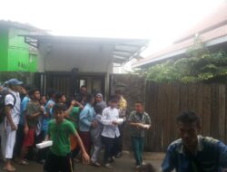 Bhabinkamtibmas Jatibening Baru Aiptu H.Panjaitan Berkolaborasi Dalam Aksi Peduli Sosial Jum’at Berkah Di Pesantren Tren Matika.