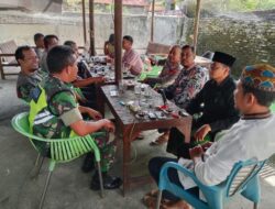 Tingkatkan Sinergitas Babinsa Dan Bhabinkamtibmas Melaksanakan Komsos Dengan Perangkat Kampung