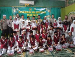 Kapolsek Pondok Gede Kompol Bambang Sugiharto SH.MH Santuni Anak Yatim-Piatu Bersama Jajarannya. 
