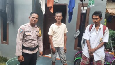 Pecahkan Problem Solving Bhabinkamtibmas Polsek Pondok Gede Membantu Mengantarkan Penderita ODGJ Ke Rumah Orang Tuanya.