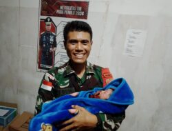 Menutup Tahun 2024 Satgas Pamtas Yonarmed 11 Kostrad Pos Sei Kaca Bantu Persalinan Darurat Ibu Melahirkan