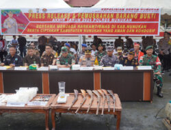 Komandan Satgas Pamtas Yonarmed 11 Kostrad Hadiri Pemusnahan Barang Bukti Narkoba dan Senjata Rakitan di Polres Nunukan